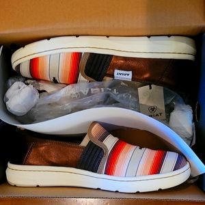 Ariat women's Ryder shoes, USA size 9.5 and B (regular) width.